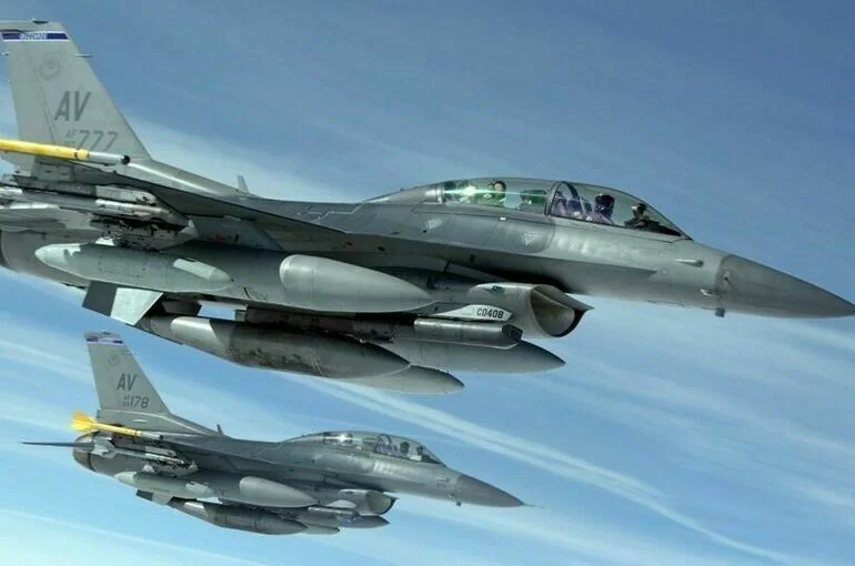 Истребитель F-16 разбился в Польше при подготовке к авиашоу
