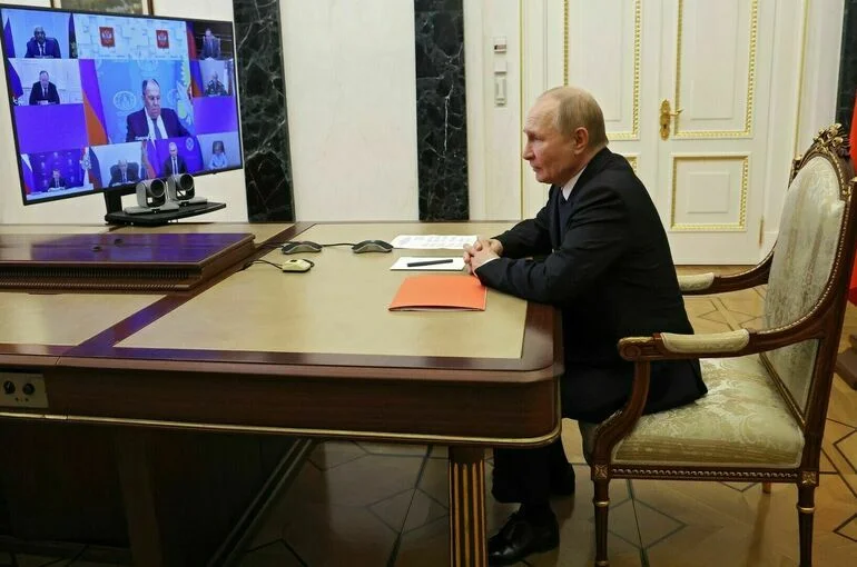Путин обсудил с членами Совбеза отношения со странами СНГ