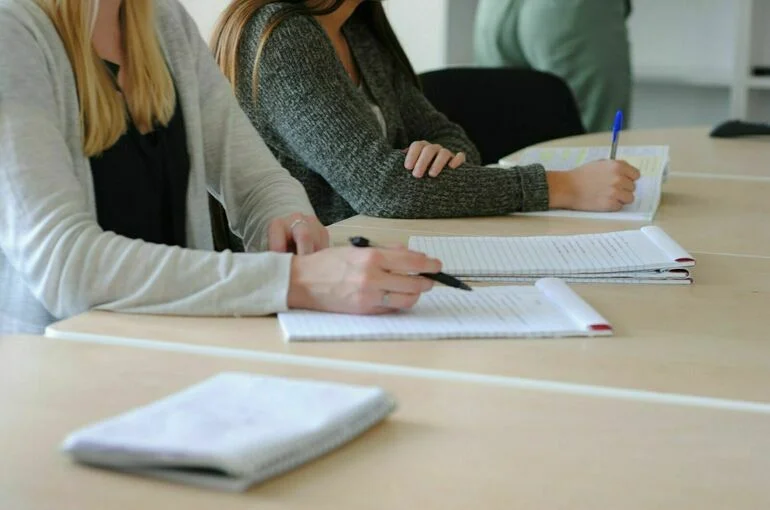 Иноагентам запретили вести преподавательскую и просветительскую деятельность