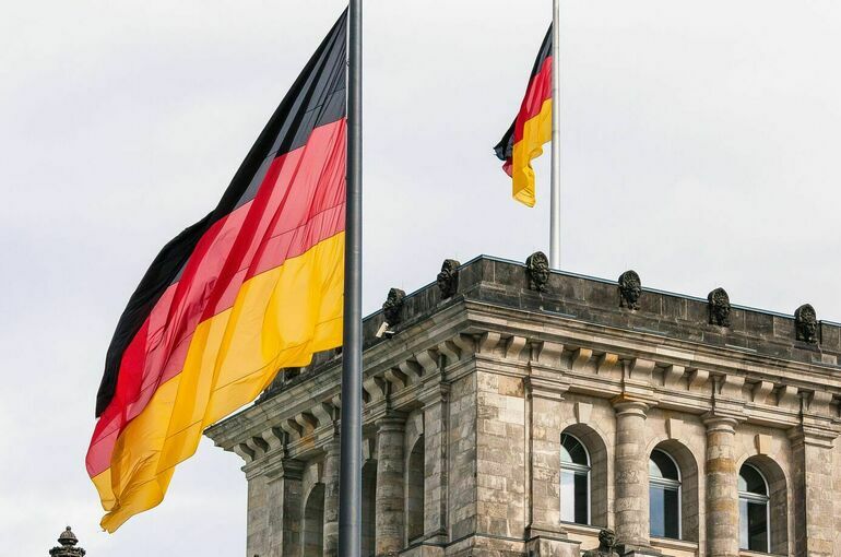 Министр обороны ФРГ раскритиковал заявление ЕК о гарантиях безопасности для Украины