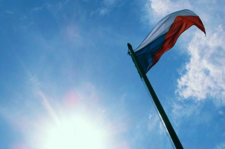 Экс-премьер Чехии попал в больницу после нападения на предвыборном митинге