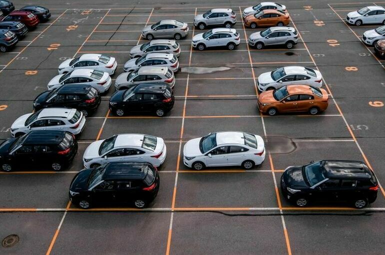 Плату за парковку в Петербурге меняют с одинаковой на разную