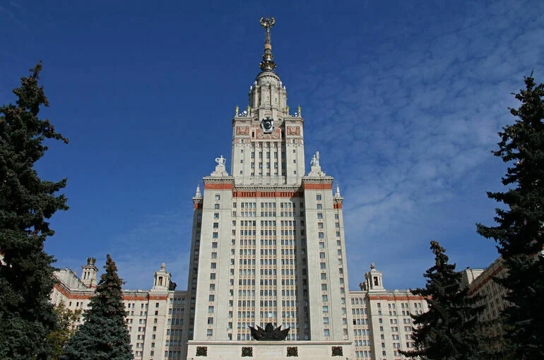МГУ и еще два вуза получили предостережения от Рособрнадзора