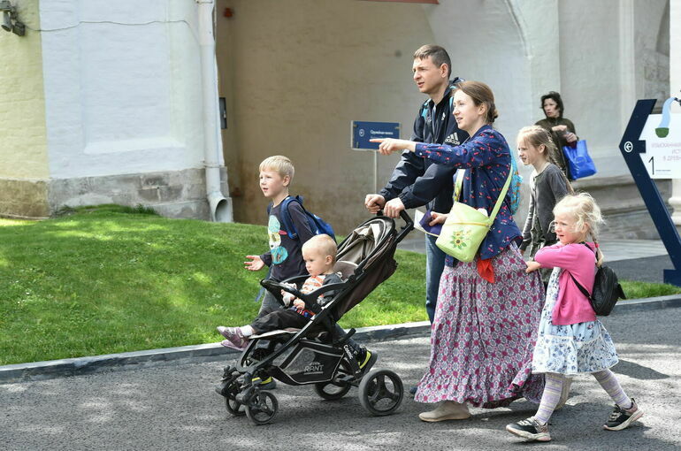 Многодетным предложили предоставлять льготы до 18-летия младшего ребенка 