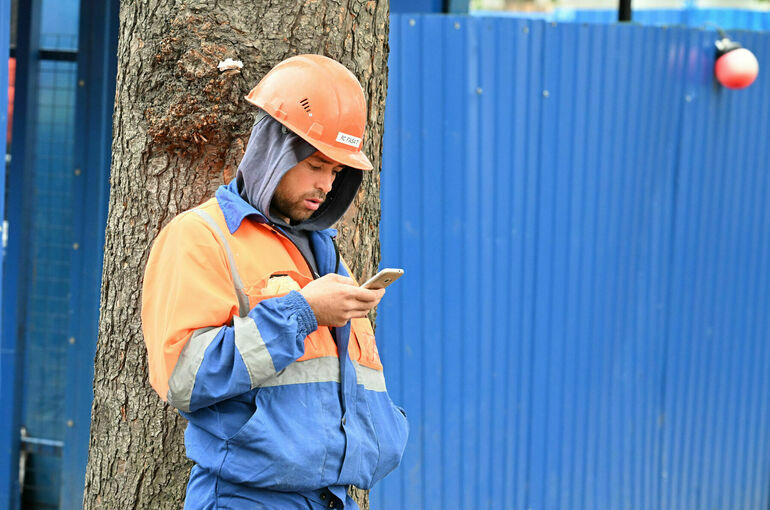 Депутаты предложили обязать мигрантов устанавливать мессенджер MАХ