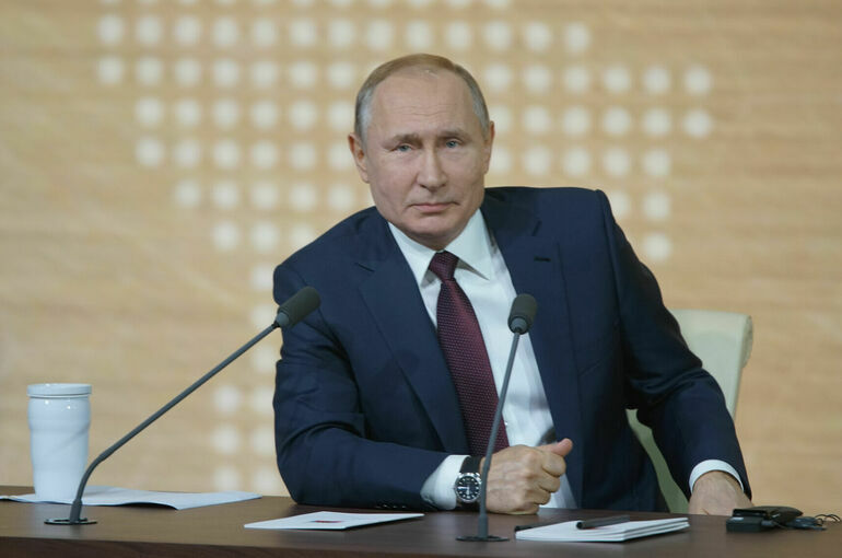 Песков: Путину на встречах с иностранными лидерами передают много подарков