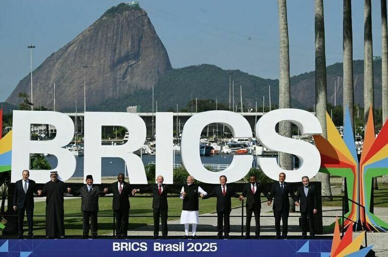 Многополярный мир становится реальностью: эксперты о роли БРИКС и ШОС