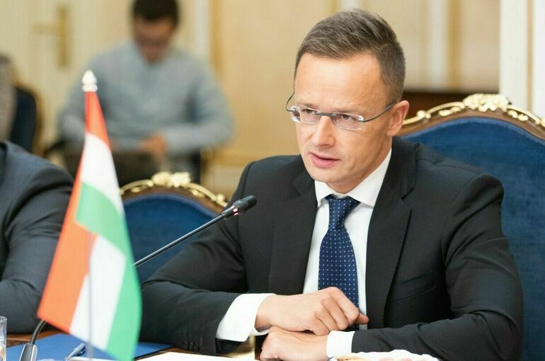 Сийярто обвинил фон дер Ляйен в изоляции европейской экономики