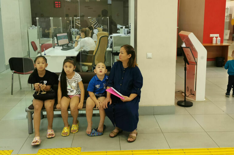 Пребывание в РФ неработающих семей мигрантов предложили сделать платным