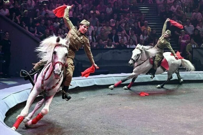 Артисты рассказали, зачем им свой праздник