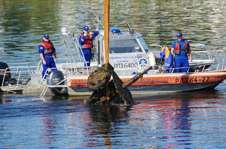 Со дна Невы подняли боевую пушку времен Великой Отечественной