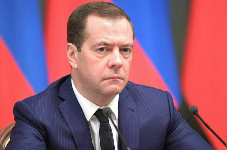  Политолог: Медведев напомнил Финляндии о репарациях из-за ее враждебности