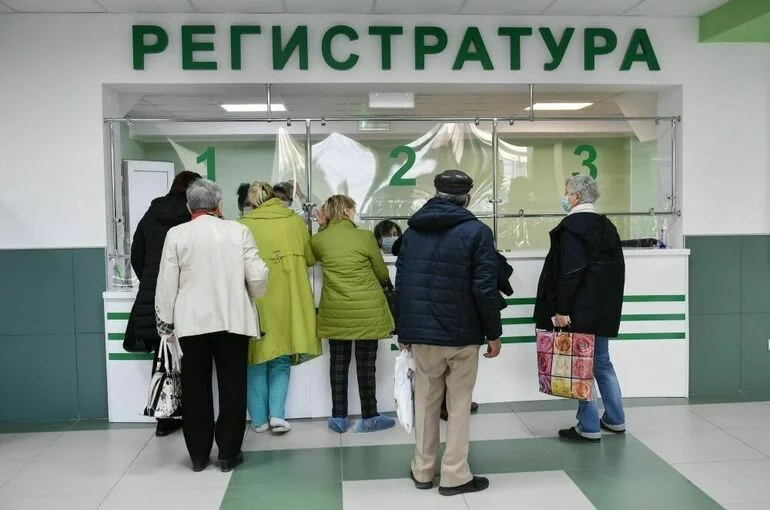 Менять страховую и поликлинику россияне смогут раз в год