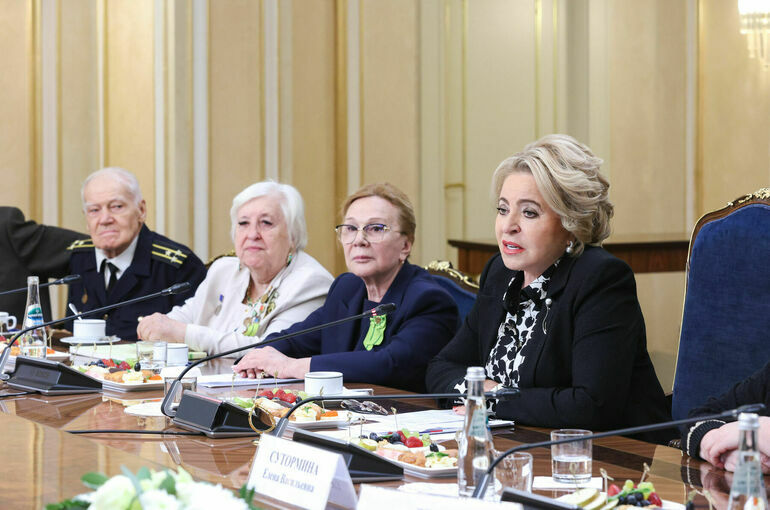 Матвиенко призвала передавать молодежи правду о подвиге ленинградцев