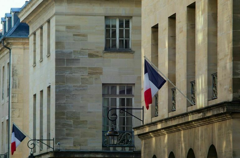 Эксперт: Франция балансирует на грани системного кризиса