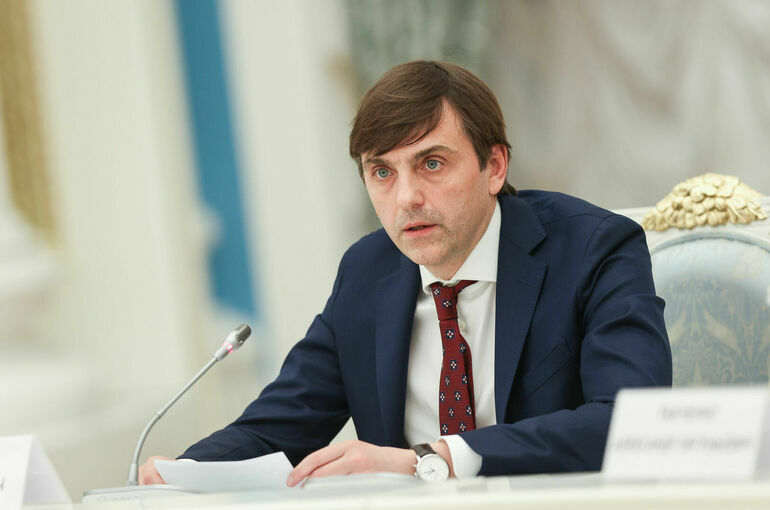 Кравцов: Школьники не должны тратить на домашнее задание больше 3,5 часа