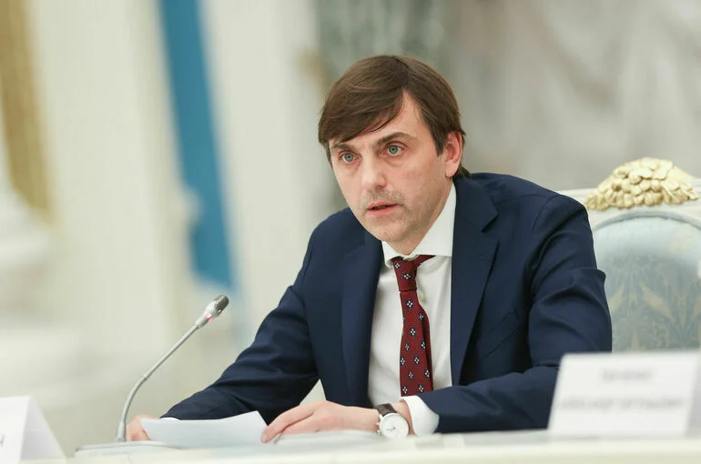Кравцов: Школьники не должны тратить на домашнее задание больше 3,5 часа
