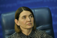 Сенатор Лазуткина призвала развивать программы семейного просвещения