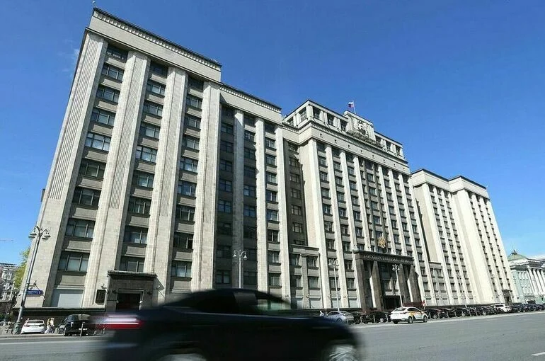 В Госдуме началось первое пленарное заседание осенней сессии