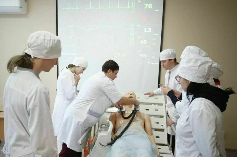 В Минпросвещения объяснили, почему школьники выбирают колледжи