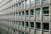 ТАСС: Актер Илья Дель попал в реанимацию после падения из окна