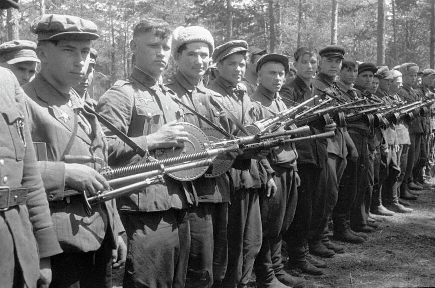 Дерзкая и эффективная: как улучшали партизанскую разведку во время войны