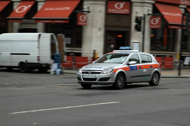 В Британии задержали трех человек по подозрению в работе на Россию