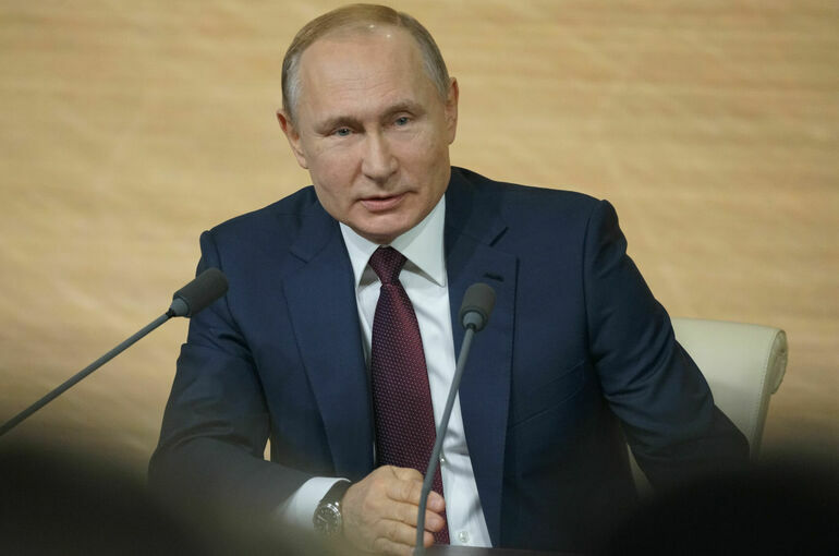 Путин: Российская молодежь показывает готовность защищать Родину