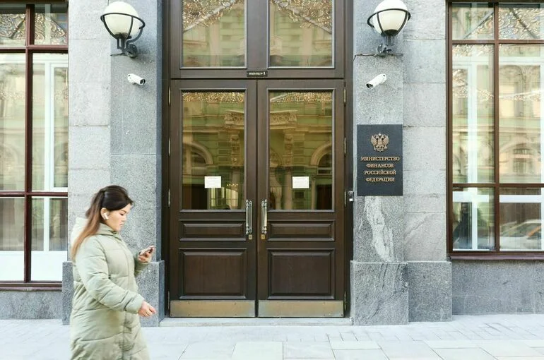 Минфин заложил в бюджет на 2026 год ключевую ставку 12-13%