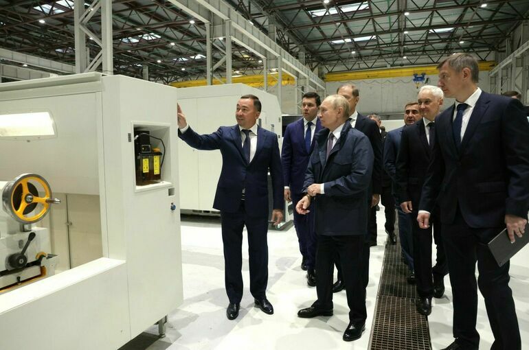 Путин рассказал о росте производства по некоторым видам оружия в РФ