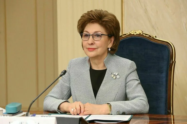 Сенатор Карелова призвала ускорить принятие стандарта семейной политики в вузах