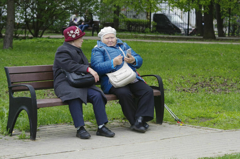 Людей преклонного возраста предложили запретить высаживать из транспорта