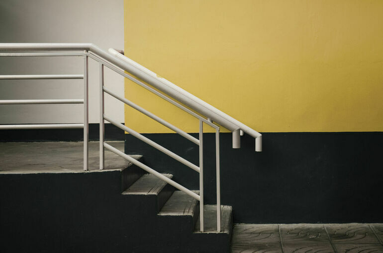 Депутат: Жильцам, хранящим в подъезде вещи, грозит штраф в 15 тысяч рублей