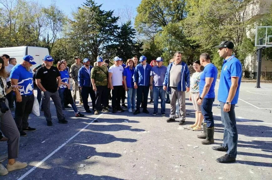Добровольцы.