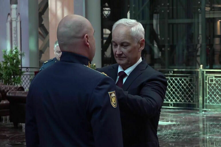 Белоусов вручил медали «Золотая Звезда» отличившимся участникам СВО