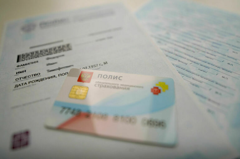 Трудовым мигрантам хотят усложнить получение полиса ОМС