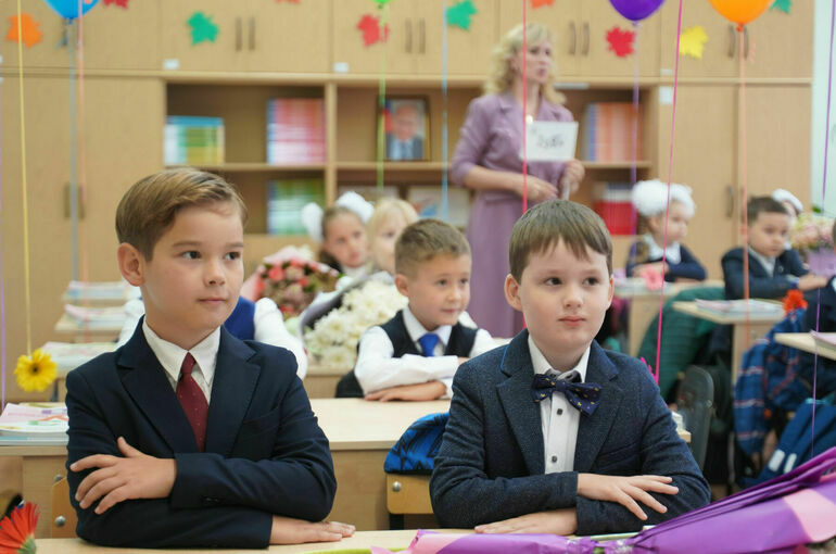 Депутаты предложили перенести начало уроков в школах на девять утра