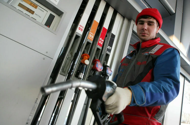 Цены на бензин за неделю выросли на 0,8%