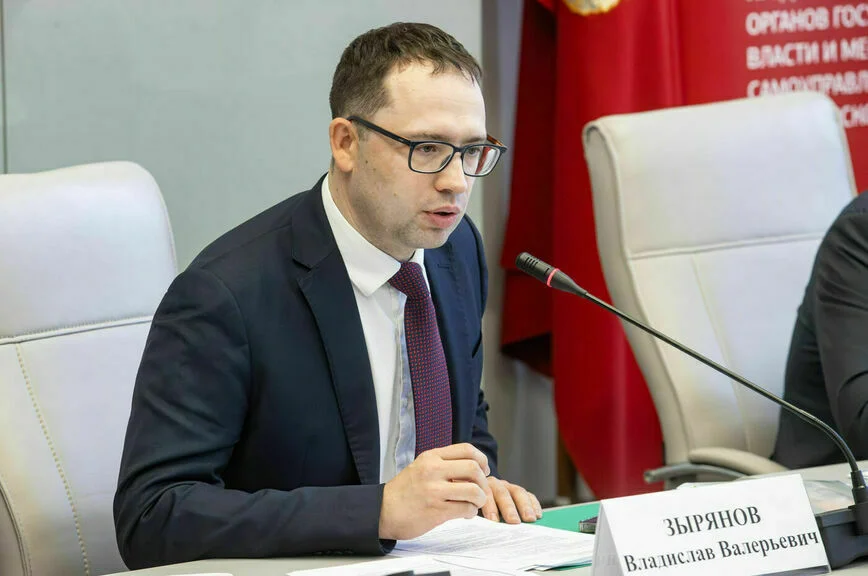 Владислав Зырянов предложил очень внимательно отнестись к ситуации с сельхозстрахованием.