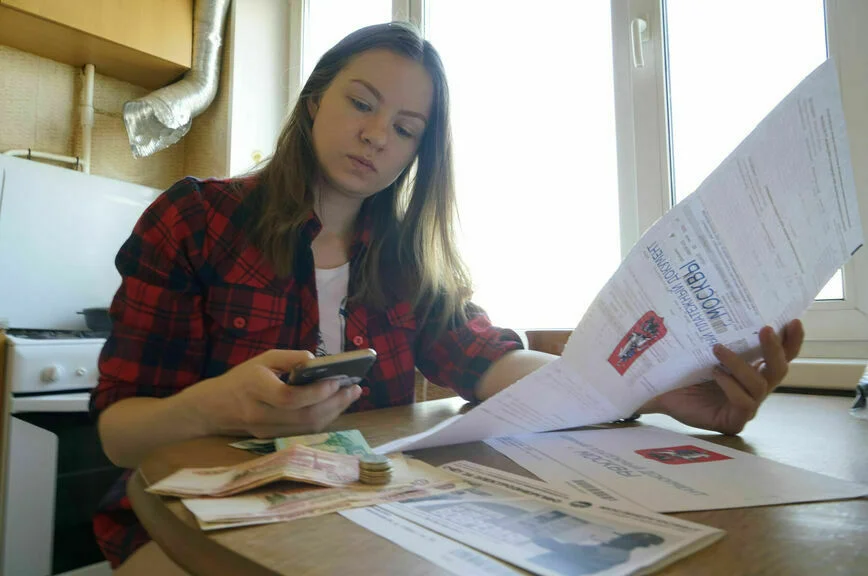 Россияне станут чаще ходить в рестораны и больше платить за ЖКХ