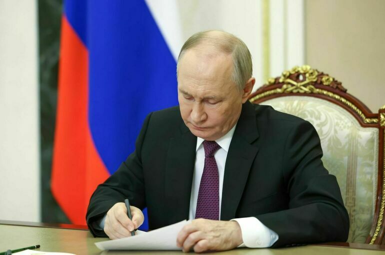 Путин присвоил Чайке чин действительного госсоветника 3 класса