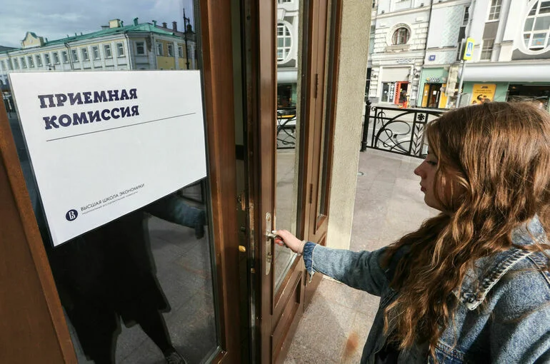 Комитет Совфеда поддержал бесплатное обучение в вузах для вдов бойцов СВО
