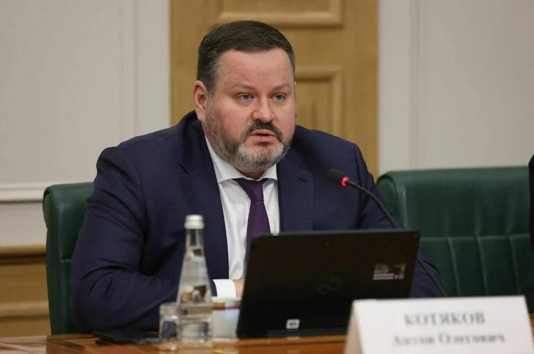 Котяков: Перехода на четырехдневную рабочую неделю ожидать не стоит 
