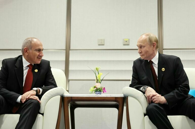 Пашинян поздравил Путина с днем рождения