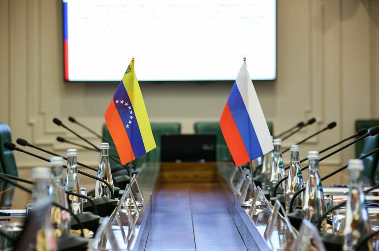 Мадуро подписал Договор о стратегическом партнерстве с РФ в день рождения Путина