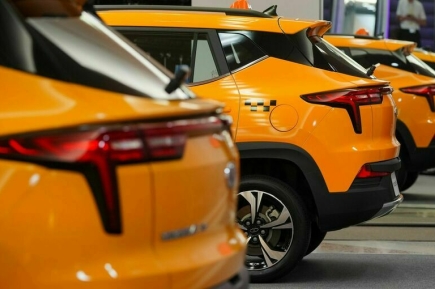 Самозанятых могут вывести из-под закона о локализации такси