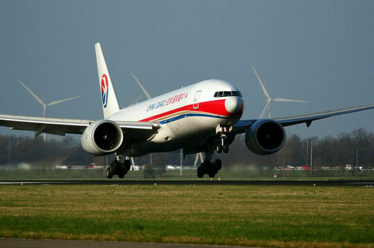 Политолог заявил, что США стараются «придавить китайские авиакомпании»