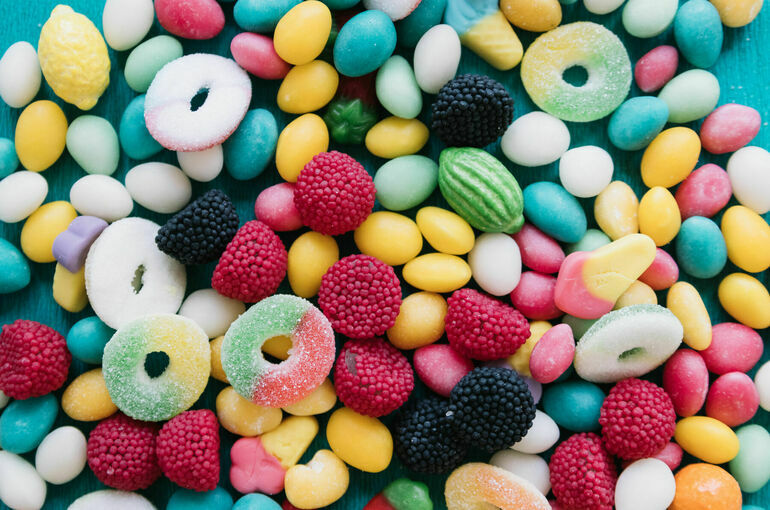 Оградить доступ детей к конфетам со спиртным снова предложили в Госдуме