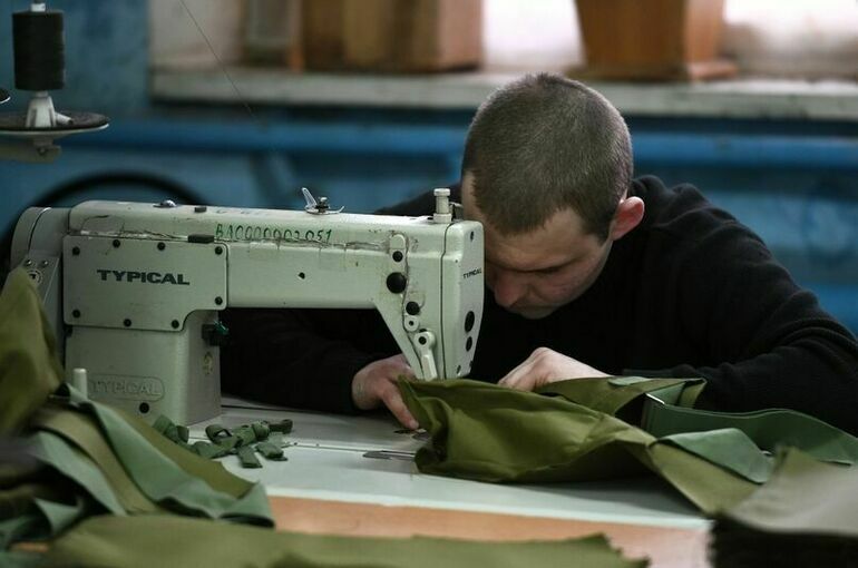 Для приговоренных к принудительным работам хотят ввести электронные браслеты