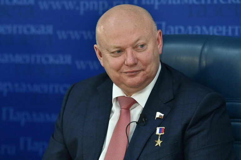 Депутат назвал Макрона активным участником конфликта на Украине